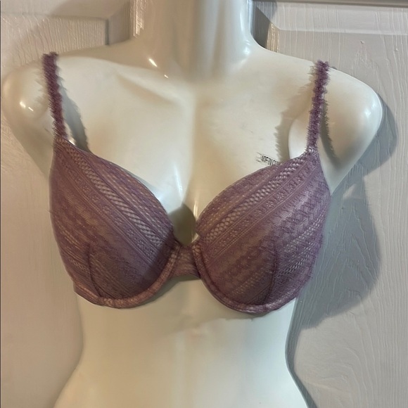 Victoria's Secret Lace Bra in Lavender - Picture 2 of 7